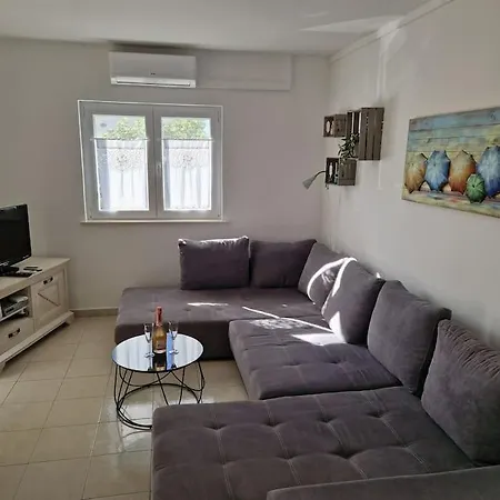 Simona Tribunj * Tribunj (Sibenik-Knin)