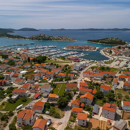 Simona Tribunj דירה