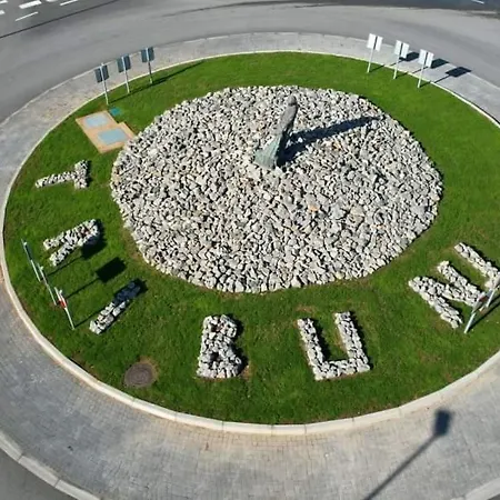 Simona Tribunj Tribalj