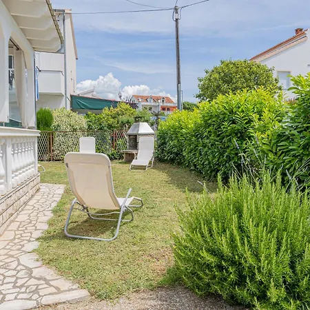 Simona Tribunj Apartamento *