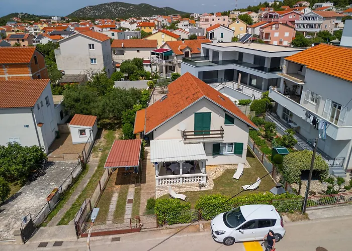 Simona Tribunj דירה *